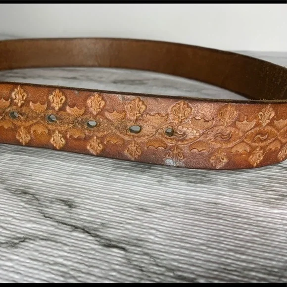 Crumrine Belt and Buckle Silver Plate On Jewelers - Picture 6 of 6